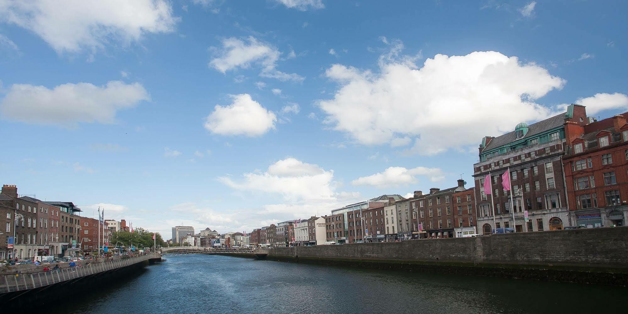 Wellington Temple Bar Hotel Dublin Bagian luar foto